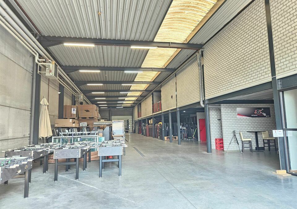 Bedrijfsgebouw te koop in GENK