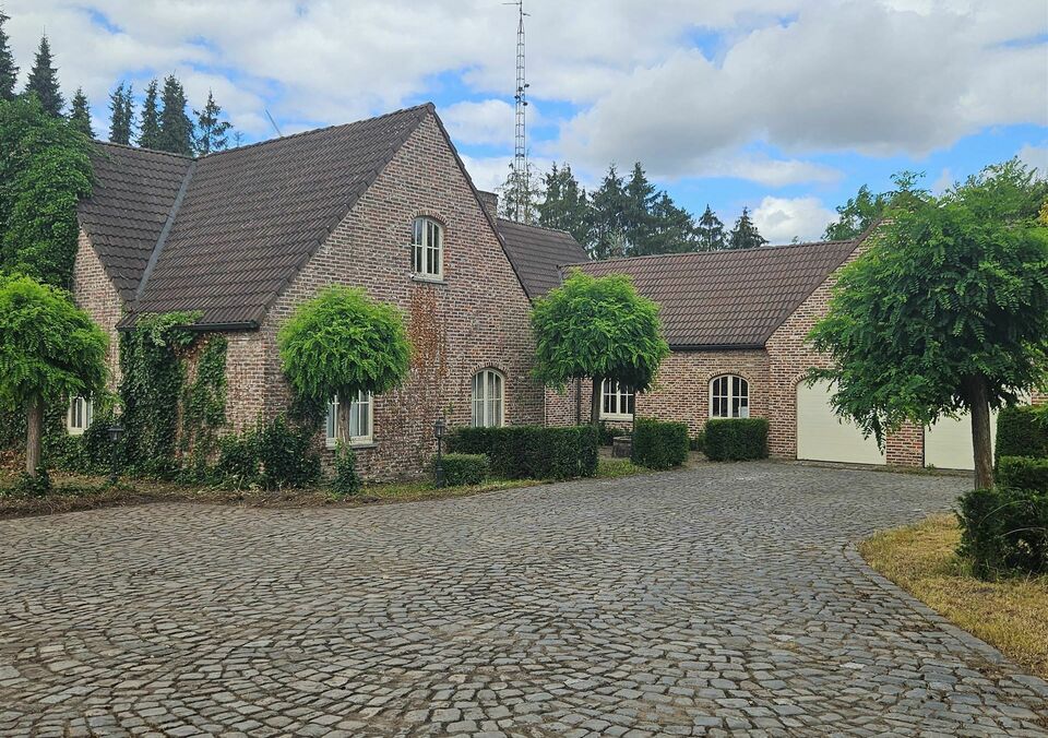 Bedrijfsgebouw te koop in ZUTENDAAL