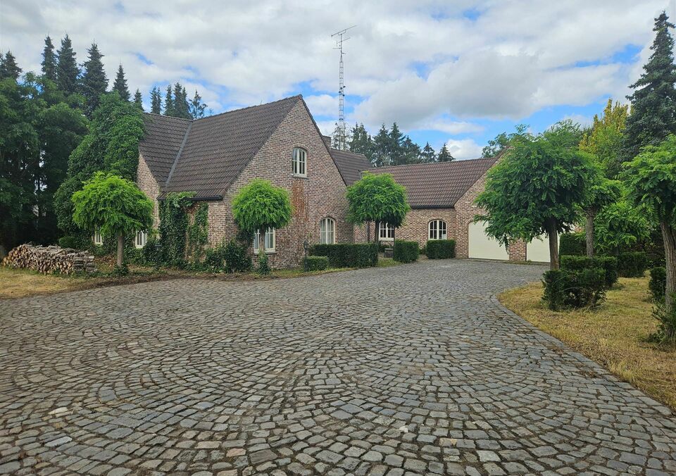 Bedrijfsgebouw te koop in ZUTENDAAL