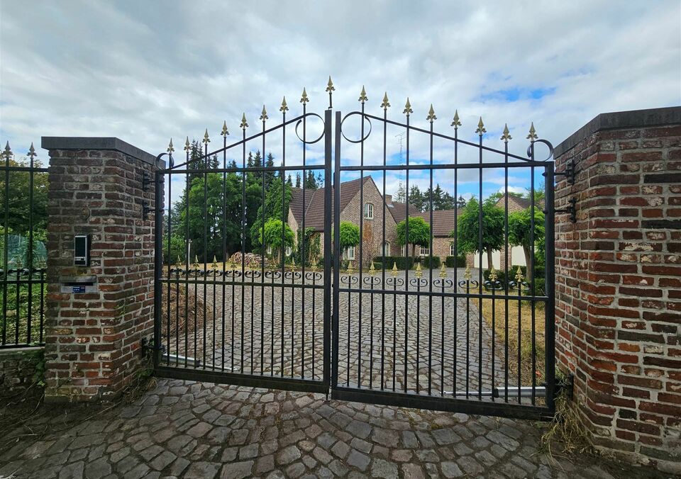 Bedrijfsgebouw te koop in ZUTENDAAL